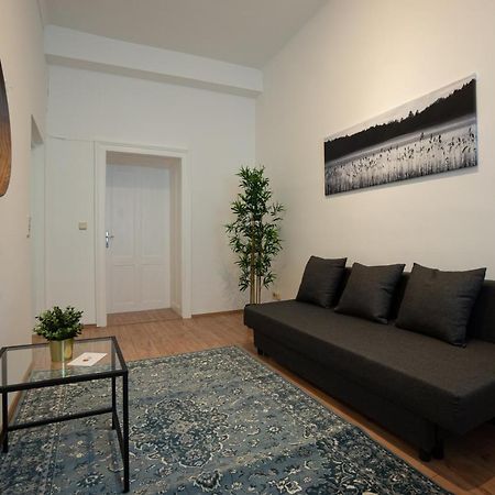 Lovely 1-Bedroom Apartment Next To Praterstern Вена Экстерьер фото